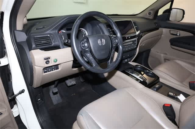 Thumbnail: 2017 Honda Pilot - 14