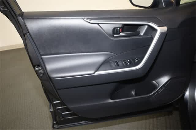 2023 Toyota RAV4 LE 13