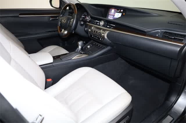 Thumbnail: 2016 Lexus ES - 19