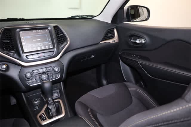 Thumbnail: 2015 Jeep Cherokee - 18
