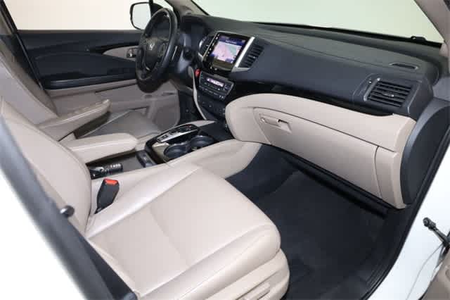 Thumbnail: 2017 Honda Pilot - 19