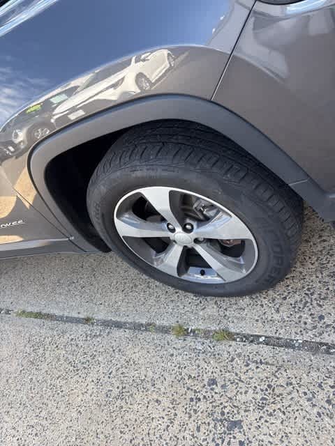 Thumbnail: 2019 Jeep Cherokee - 24