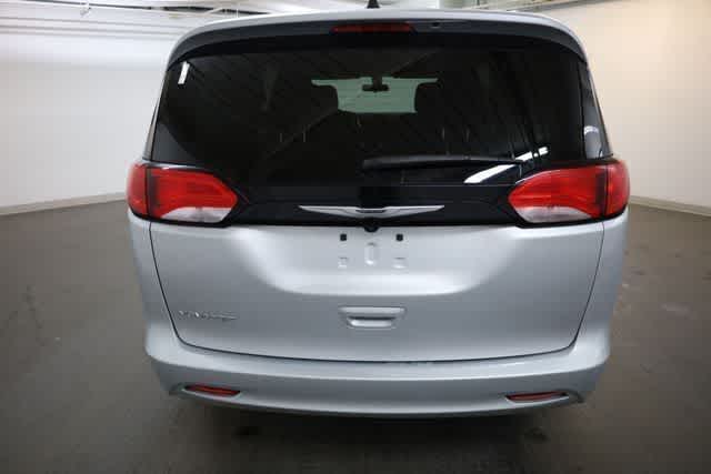 Thumbnail: 2022 Chrysler Voyager - 6