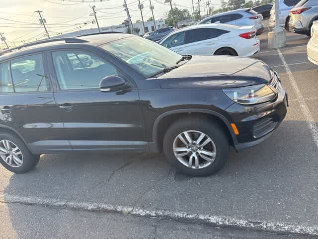 Thumbnail: 2015 Volkswagen Tiguan - 8