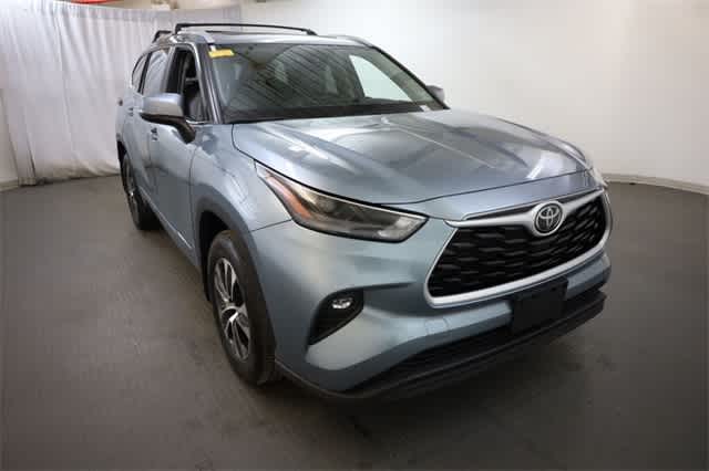 Thumbnail: 2023 Toyota Highlander - 11