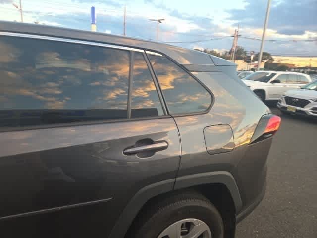 Thumbnail: 2022 Toyota RAV4 - 4