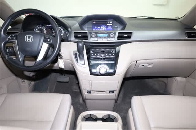 Thumbnail: 2013 Honda Odyssey - 17