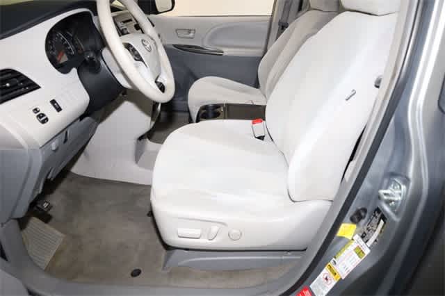 Thumbnail: 2013 Toyota Sienna - 15