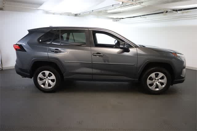 2023 Toyota RAV4 LE 9