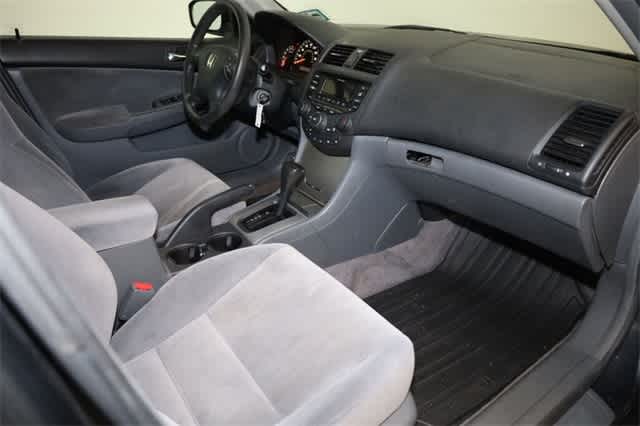 Thumbnail: 2004 Honda Accord - 19