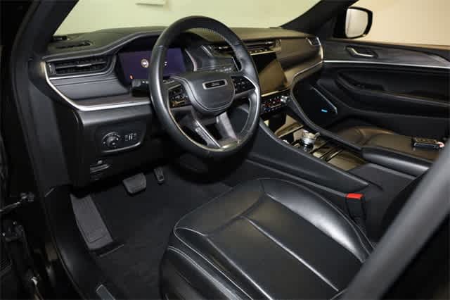 2022 Jeep Grand Cherokee Overland 14