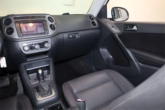 Thumbnail: 2012 Volkswagen Tiguan - 18