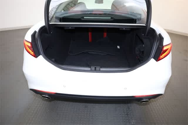 Thumbnail: 2019 Alfa Romeo Giulia - 33