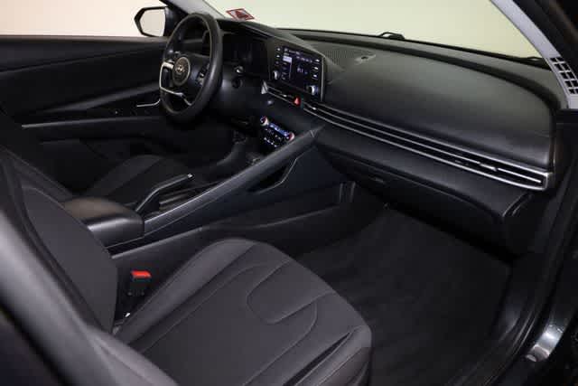 Thumbnail: 2021 Hyundai Elantra - 32