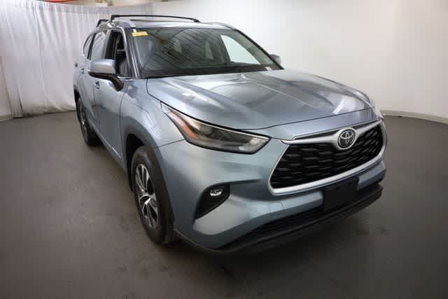 Thumbnail: 2023 Toyota Highlander - 11