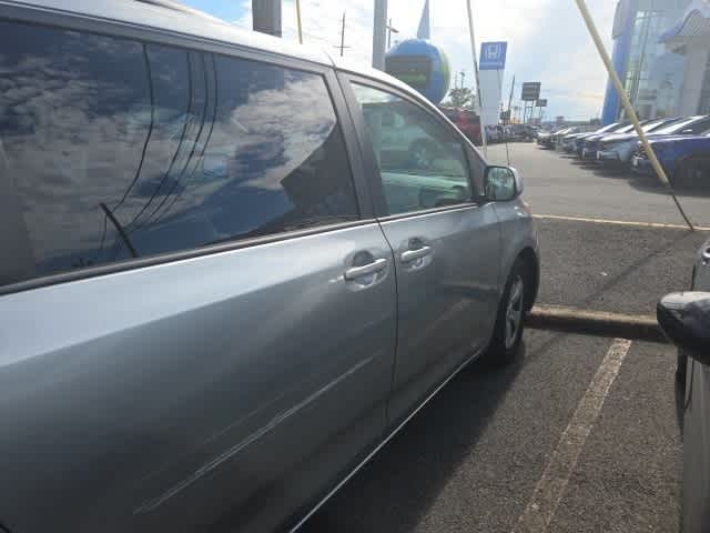 Thumbnail: 2013 Toyota Sienna - 15