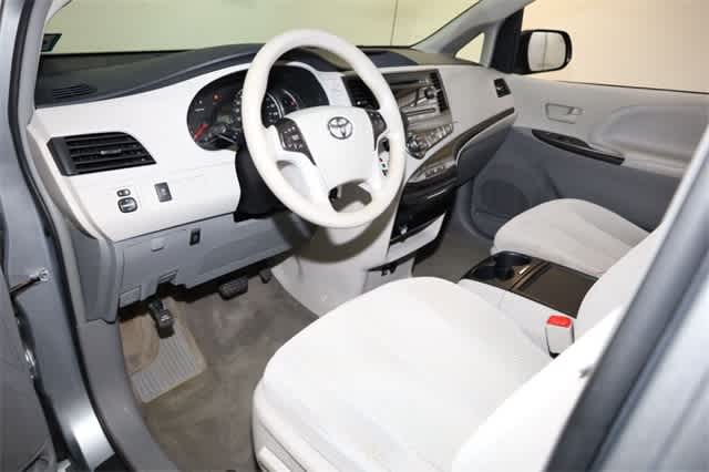 Thumbnail: 2013 Toyota Sienna - 14