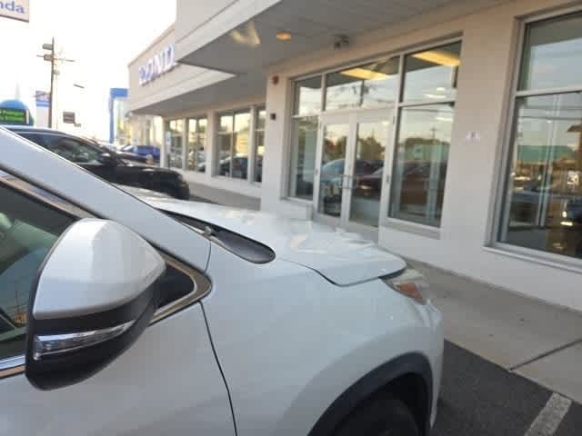 Thumbnail: 2018 Toyota Highlander - 17