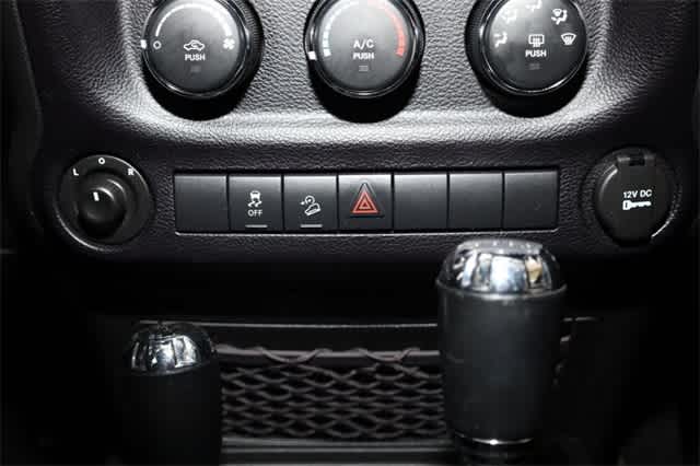 Thumbnail: 2016 Jeep Wrangler - 29