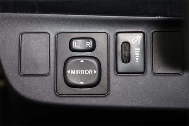 Thumbnail: 2014 Toyota Prius c - 24