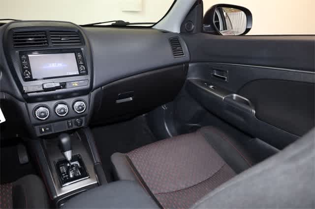 Thumbnail: 2019 Mitsubishi Outlander Sport - 18