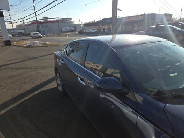 Thumbnail: 2020 Nissan Altima - 17