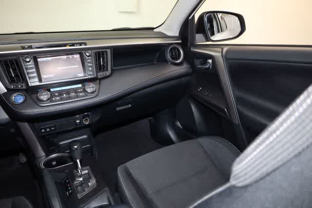 Thumbnail: 2017 Toyota RAV4 - 23