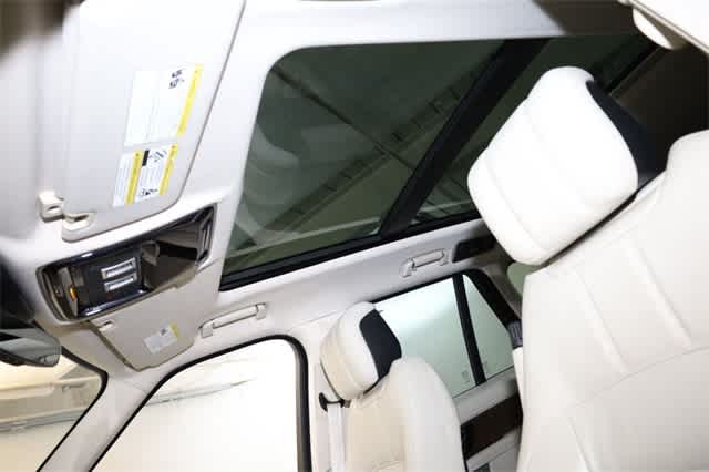 Thumbnail: 2019 Land Rover Range Rover - 28