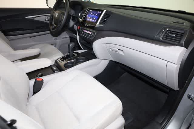 Thumbnail: 2017 Honda Pilot - 32