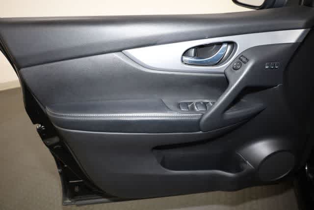 Thumbnail: 2020 Nissan Rogue Sport - 13