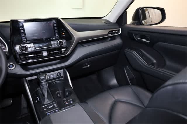 Thumbnail: 2022 Toyota Highlander - 18