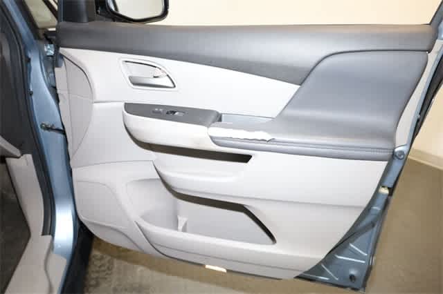 Thumbnail: 2013 Honda Odyssey - 23