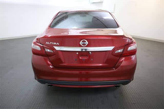 Thumbnail: 2018 Nissan Altima - 6