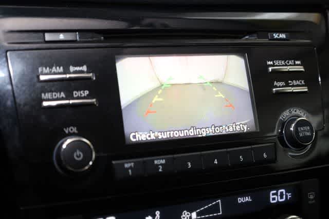 Thumbnail: 2016 Nissan Rogue - 17