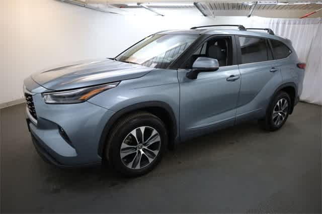 Thumbnail: 2023 Toyota Highlander - 2