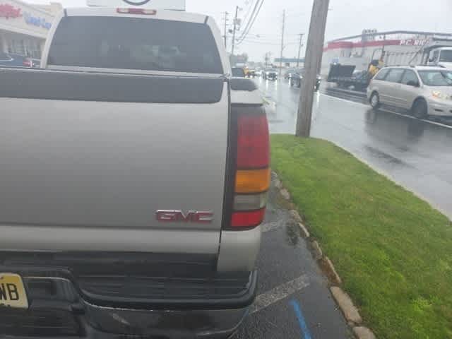 2004 GMC Sierra 2500  11