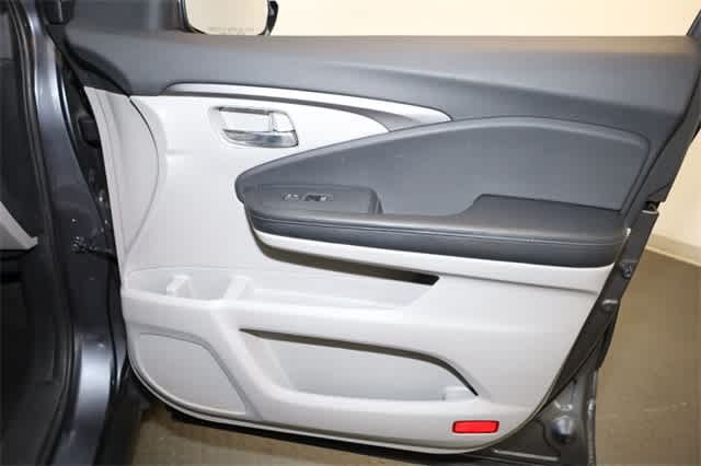Thumbnail: 2016 Honda Pilot - 22