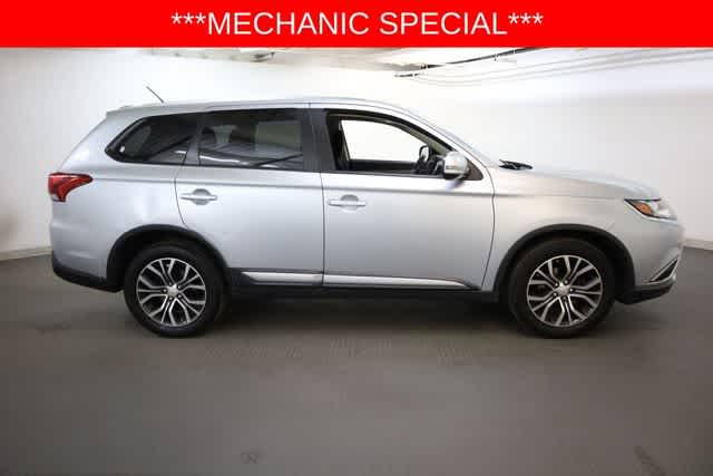 Thumbnail: 2016 Mitsubishi Outlander - 9