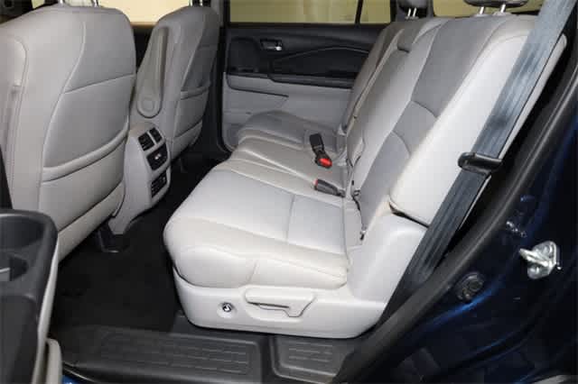 Thumbnail: 2017 Honda Pilot - 21