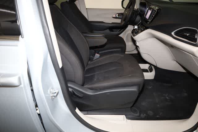 Thumbnail: 2022 Chrysler Voyager - 20