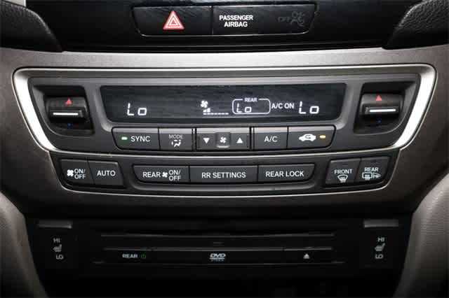 Thumbnail: 2017 Honda Pilot - 32