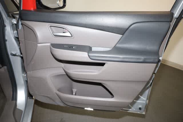 Thumbnail: 2011 Honda Odyssey - 34