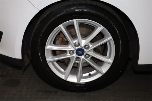 Thumbnail: 2015 Ford Focus - 36