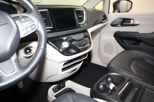 Thumbnail: 2020 Chrysler Pacifica - 16