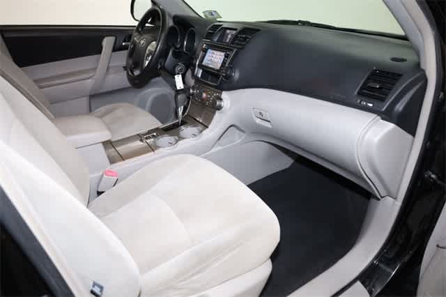 Thumbnail: 2013 Toyota Highlander - 19