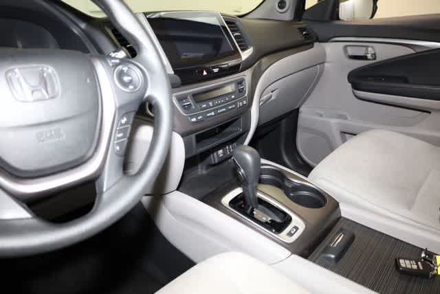 Thumbnail: 2017 Honda Pilot - 16