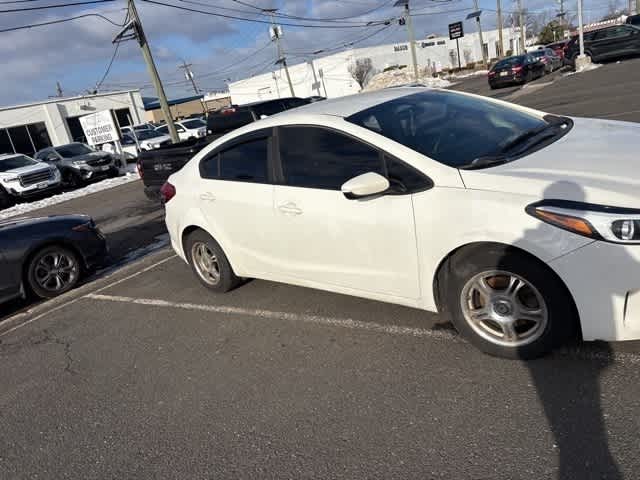 Thumbnail: 2018 Kia Forte - 17