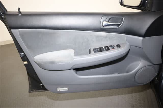 Thumbnail: 2004 Honda Accord - 13