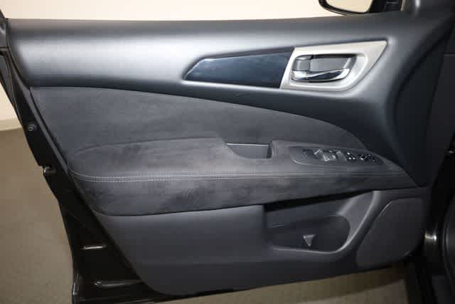 Thumbnail: 2015 Nissan Pathfinder - 13