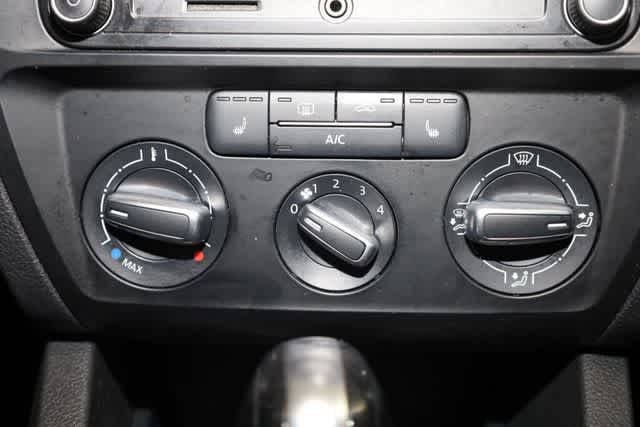 Thumbnail: 2017 Volkswagen Jetta - 28